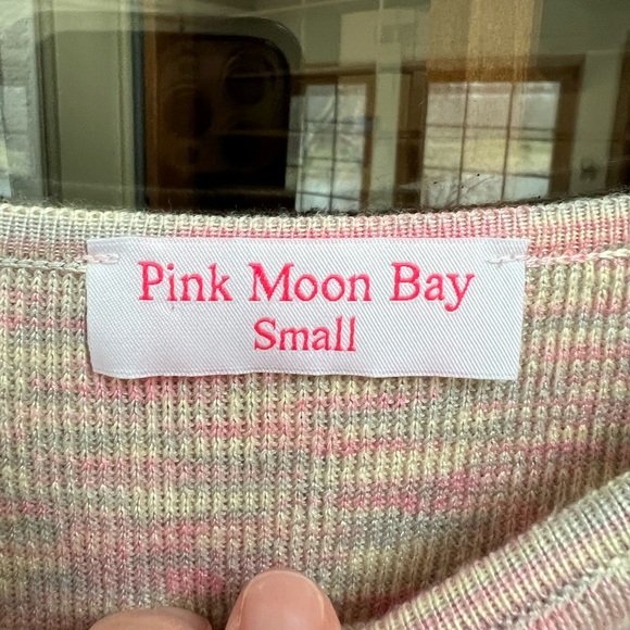 Pink Moon Bay sweater size S - Picture 6 of 6